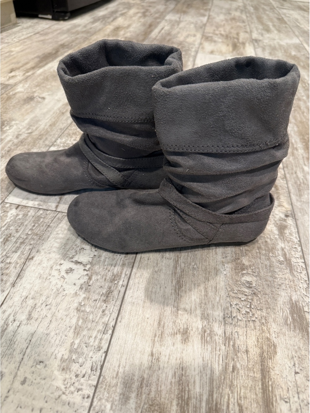 Lower East Side 7 Gray Suede Slouch Boots Flat Y2K